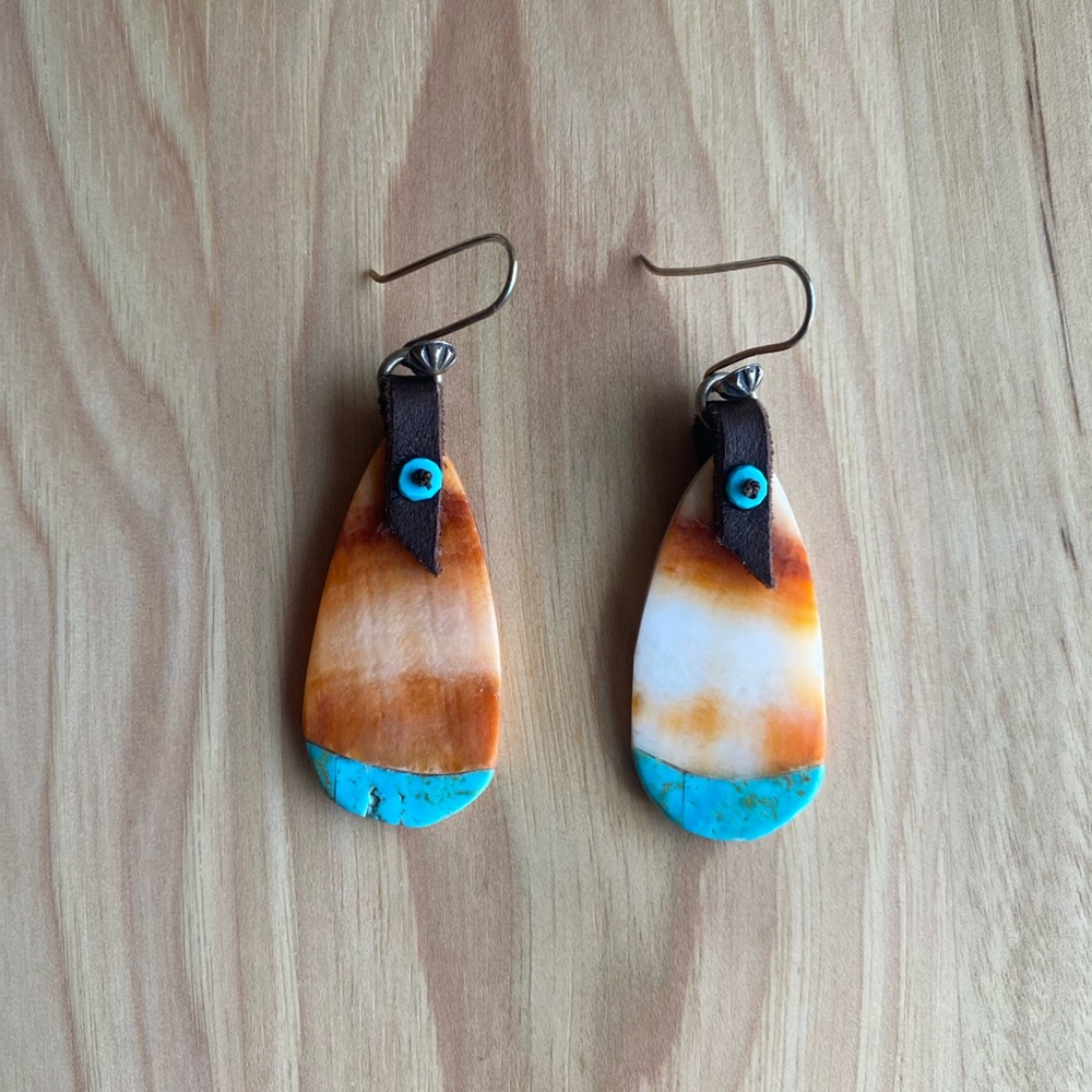 Doubled D Spiny Oyster Earrings